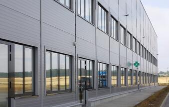 CBRE: PANATTONI dokončila pro společnost ViaPharma nejzelenější logistickou budovu v Česku