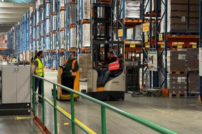 Hopi Česká republika zvyšuje logistickou efektivitu s pokročilou flotilou vysokozdvižných vozíků Crown pro náročný provoz