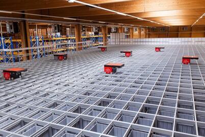 Maximalizace efektivity skladu: 75% snížení prostoru a 50% rychlejší expedice