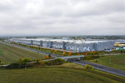 Průmyslový trh zpomaluje, rekordní projekty ale mění pravidla hry