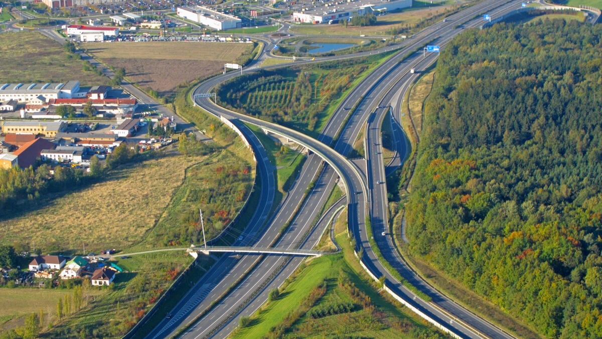 Míra neobsazenosti průmyslových prostor v ČR nadále klesá, dosáhla historického minima 2,4 %