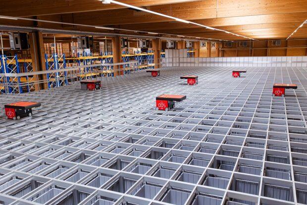 Maximalizace efektivity skladu: 75% snížení prostoru a 50% rychlejší expedice