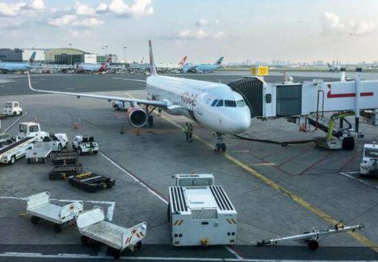 Automatizace letecké nákladní dopravy a boom e-commerce pohánějí poptávku po moderních skladových prostorách