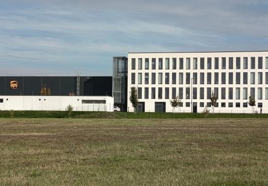 Český trh s nemovitostmi prosperuje: Co to znamená pro vaše kancelářské a skladové potřeby