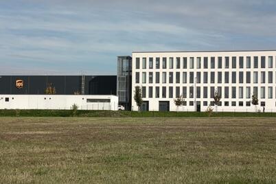 Český trh s nemovitostmi prosperuje: Co to znamená pro vaše kancelářské a skladové potřeby